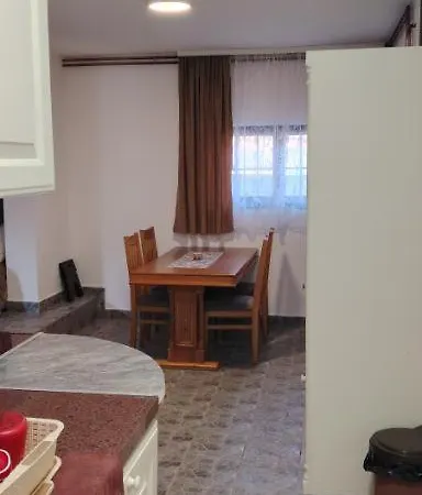 Terasa 度假居 Cortanovci