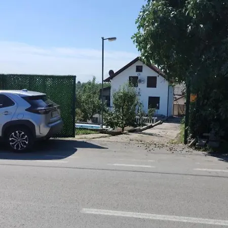 Terasa 度假居 Cortanovci